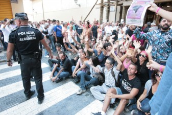 setmana de bous algemesí sentada antitaurina kiko reinoso moisés castell