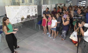 L’Ajuntament d’Algemesí premia els projectes per a actualitzar l’entorn urbà de la ciutat  El primer premi ha sigut per a Ester Blasco i Víctor Rubio; el segon, per a Àgora Arquitectes  i el tercer, per a HAC 90 Arquitectes la veu d'algemesí