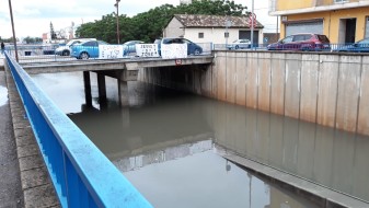 inundacion algemesi puente san ignacio de loyola fotoperiodismo valencia agencia de prensa valencia prensa valencia comunicacion periodismo marketing publicidad diseño carteleria carton pluma video corporativo agencia prensa2 moises castell carlos bueno la veu d'algemesí