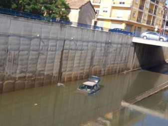 inundacion algemesi puente san ignacio de loyola fotoperiodismo valencia agencia de prensa valencia prensa valencia comunicacion periodismo marketing publicidad diseño carteleria carton pluma video corporativo agencia prensa2 moises castell carlos bueno la veu d'algemesí