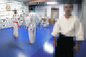 claudio miravet-aikido-fotoperiodismo valencia-agencia de prensa valencia-prensa valencia-comunicacion-periodismo-marketing-publicidad-diseño-carteleria-carton pluma-video corporativo-agencia prensa2-moises castell-carlos bueno-la veu d'algemesí