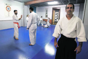 claudio miravet-aikido-fotoperiodismo valencia-agencia de prensa valencia-prensa valencia-comunicacion-periodismo-marketing-publicidad-diseño-carteleria-carton pluma-video corporativo-agencia prensa2-moises castell-carlos bueno-la veu d'algemesí