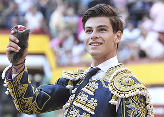 alejandro de fermin-victorino martin-el rafi-setmana de bous algemesi-escuela taurina de valencia-setmana taurina algemesi-novillos-fotoperiodismo valencia-agencia de prensa valencia-prensa valencia-comunicacion-periodismo-marketing-publicidad-diseño-carteleria-carton pluma-video corporativo-agencia prensa2-moises castell-carlos bueno-la veu d'algemesí