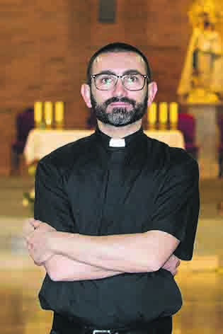 oscar benavent calatayud sacerdote diocesano san pio X algemesi prensa2 moises castell carlos bueno