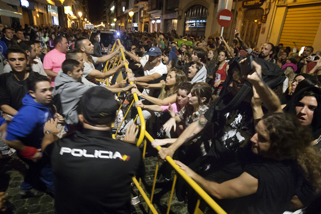 Antitaurins en la plaça de bous. Nº32 - octubre 2014. MOISÉS CASTELL/Prensa2