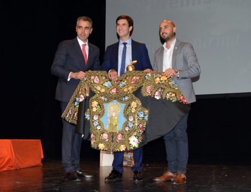 Samuel Navalón recull la “Taronja” d’Algemesí